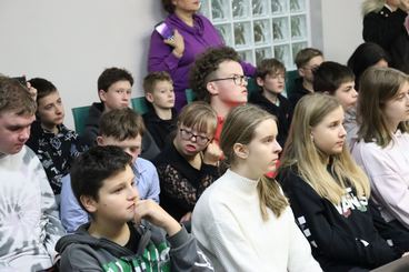 Inscenizacja z udziałem uczniów wieluńskich szkół w Bibliotece Miejskiej - dotyczyła Nagrody Nobla